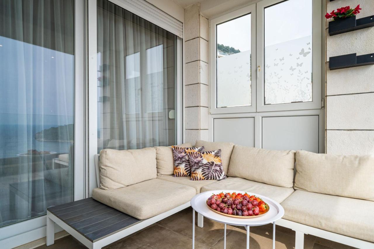 Luxury Libertas
